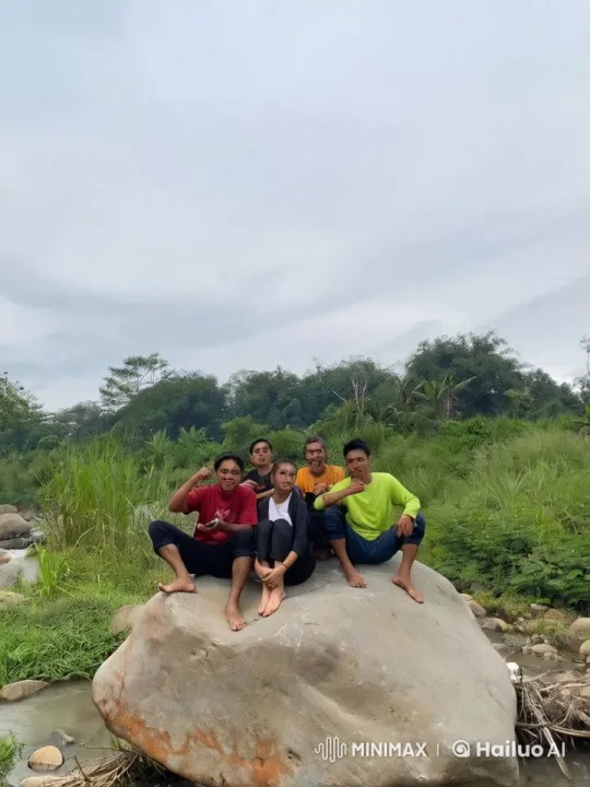 Friends Practicing Wing Chun at Serene Riverside – AI Generated Video | Hailuo AI