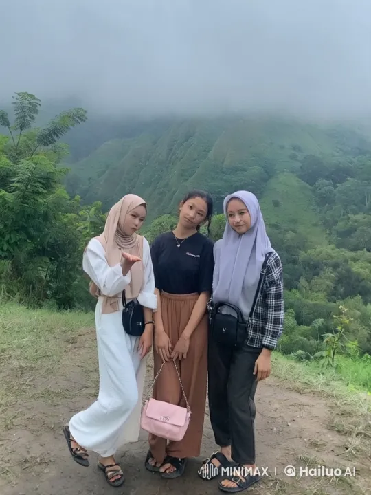 Women Perform Synchronized Kung Fu on Hillside – AI Generated Video | Hailuo AI