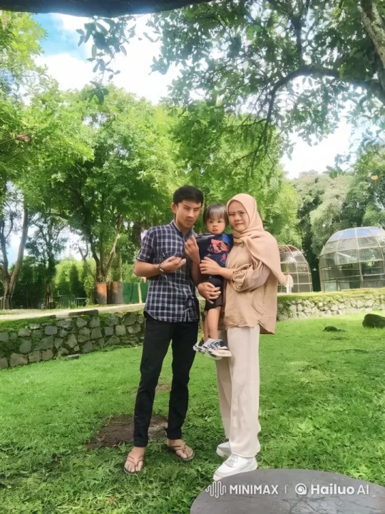 Family Practicing Kungfu in Peaceful Park Setting – AI Generated Video | Hailuo AI