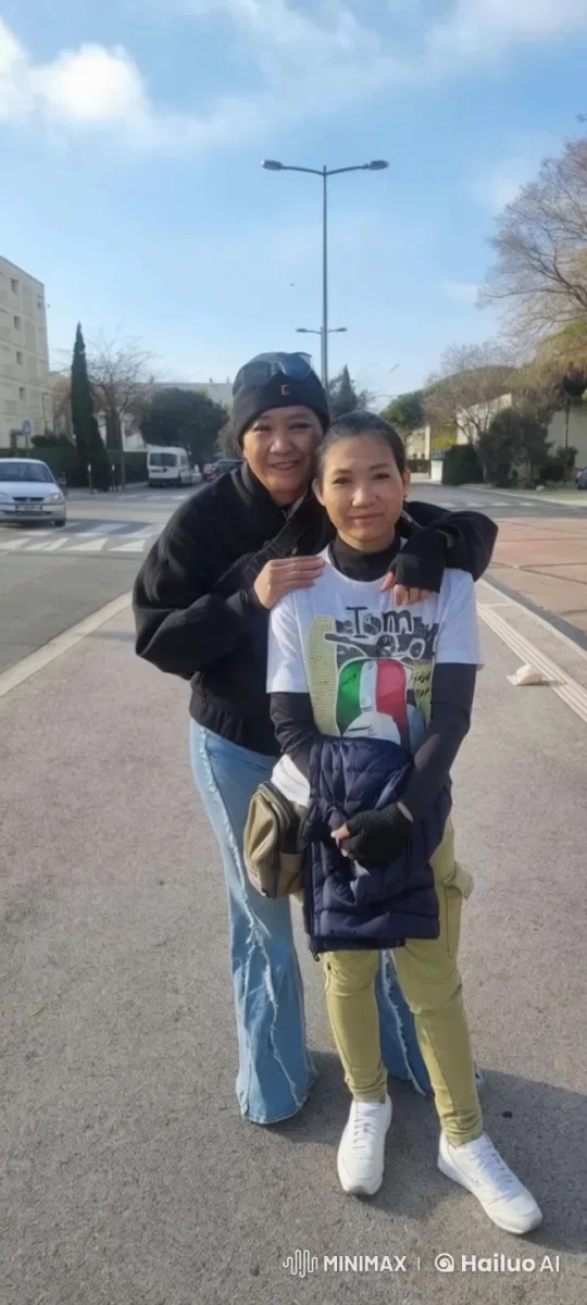Urban Friendship Scene with Casual Attire – AI Generated Video | Hailuo AI