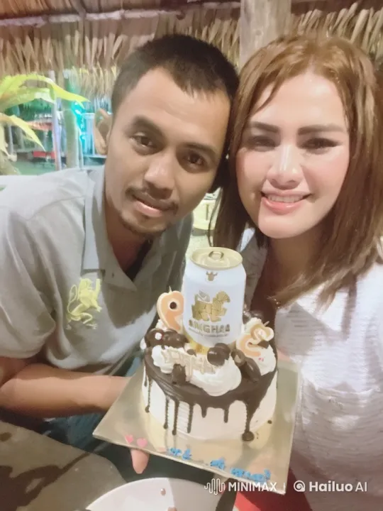 Couple Celebrates with Beer-Adorned Cake in Festive Setting – AI Generated Video | Hailuo AI