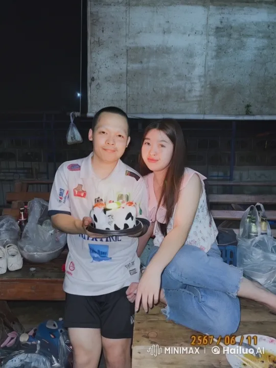 Casual Duo Transforms into Martial Arts Masters – AI Generated Video | Hailuo AI