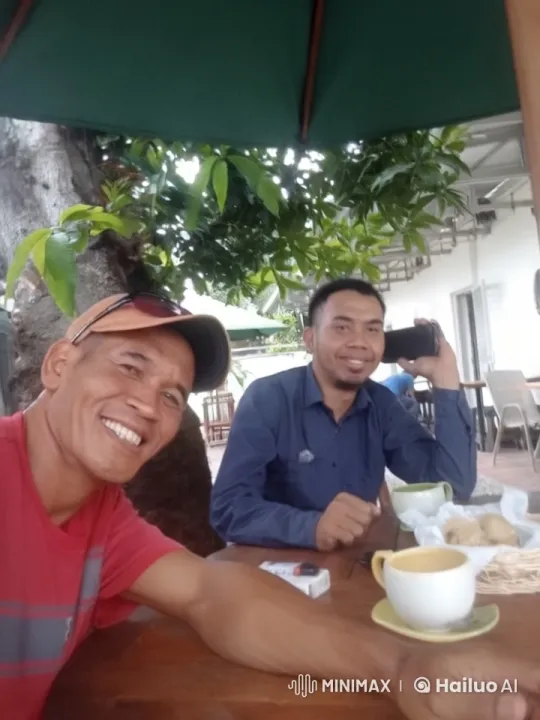 Outdoor Café Kung Fu Duel – AI Generated Video | Hailuo AI