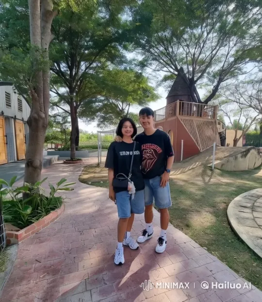 Couple Engages in Lively Kung Fu Battle in Park – AI Generated Video | Hailuo AI