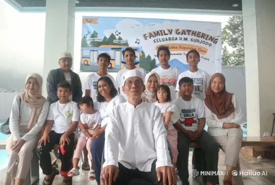 Family Gathering Transforms into Impromptu Kung Fu Display – AI Generated Video | Hailuo AI