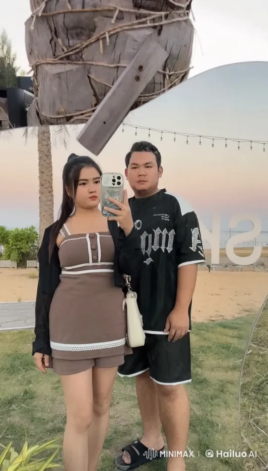 Couple Engages in Intense Kung Fu Fight on Beach at Dusk – AI Generated Video | Hailuo AI