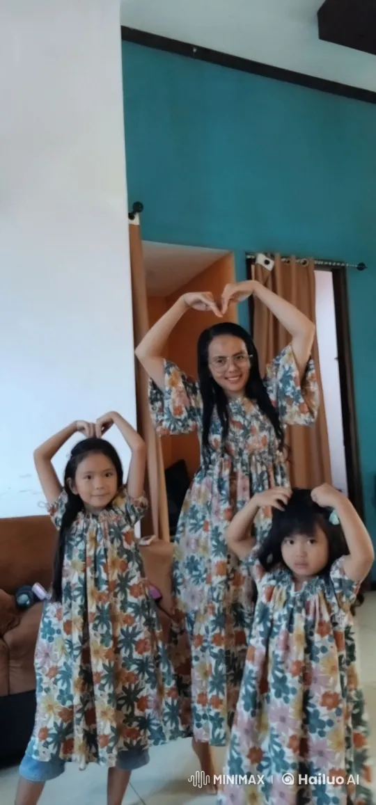 Family Bond Showcased Through Synchronized Kungfu Moves – AI Generated Video | Hailuo AI