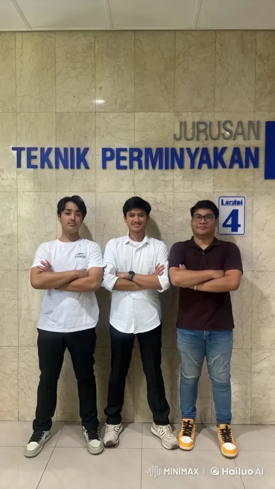 Young Men Display Kung Fu Skills in Front of 'JURUSAN TEKNIK PERMINYAKAN' – AI Generated Video | Hailuo AI
