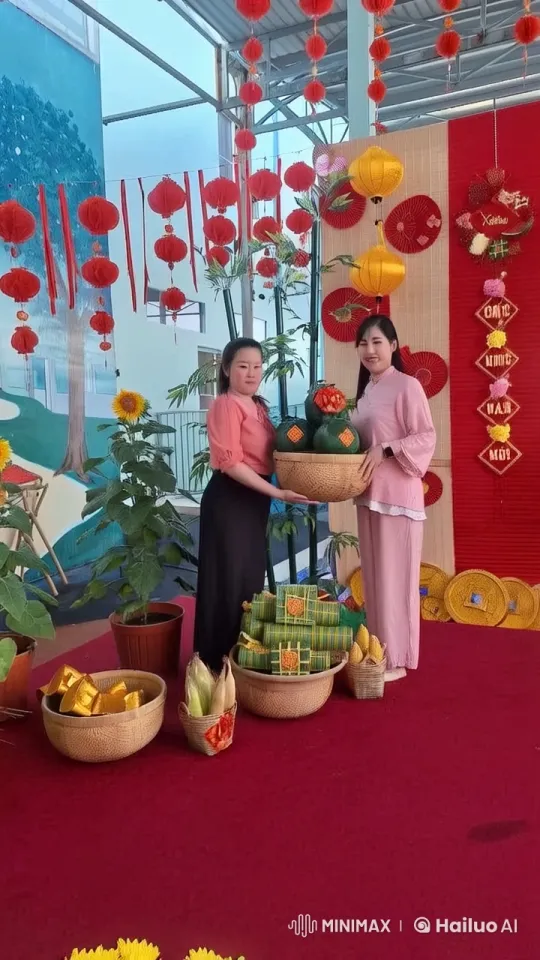 Traditional Vietnamese Women Perform Graceful Kungfu in Festive Setting – AI Generated Video | Hailuo AI