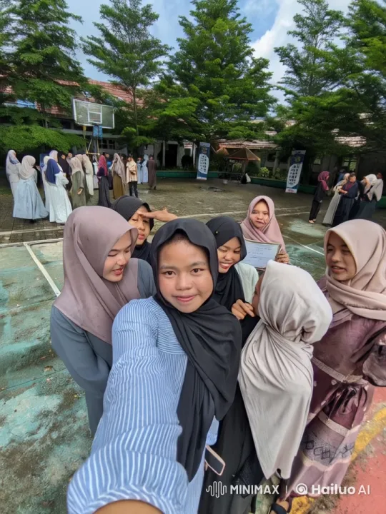 Traditional Outfits and Kungfu Display in Lively Courtyard – AI Generated Video | Hailuo AI
