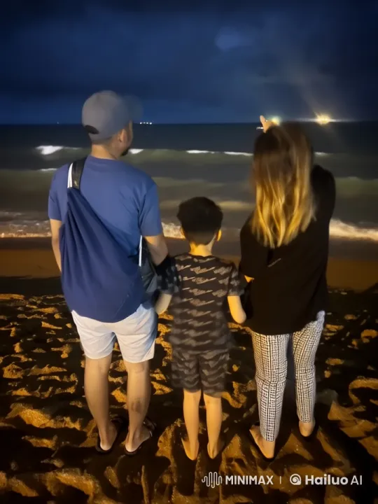 Family Performs Martial Arts on Night Beach in Live2D Animation – AI Generated Video | Hailuo AI