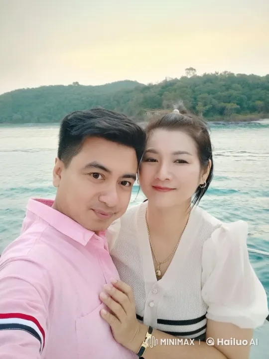 Couple Performing Synchronized Kung Fu at Sunset – AI Generated Video | Hailuo AI