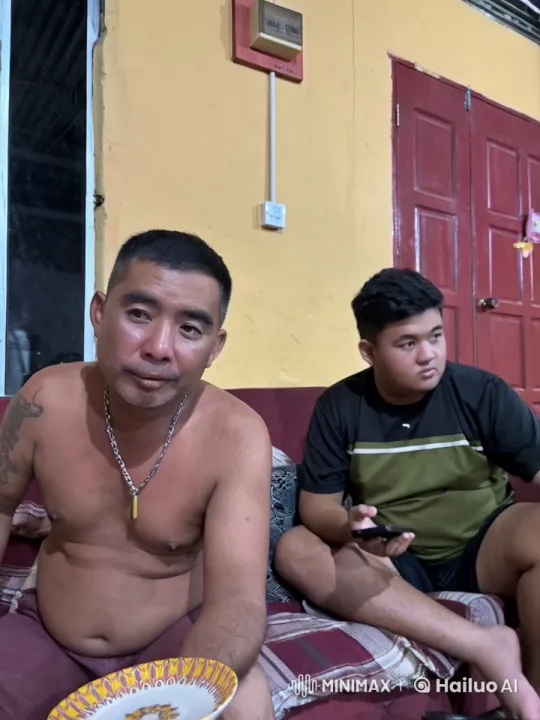 Martial Arts Battle on Sofa in Decorated Room – AI Generated Video | Hailuo AI