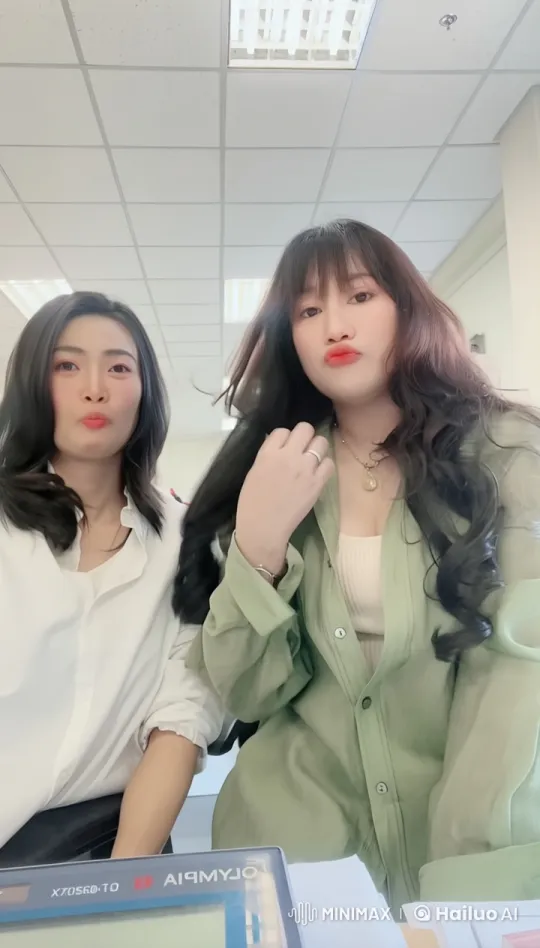 Live2D Office Kung Fu Battle – AI Generated Video | Hailuo AI