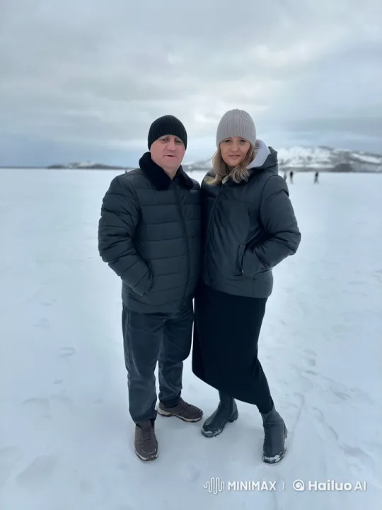 Couple's Intense Kung Fu Battle in Snowy Landscape – AI Generated Video | Hailuo AI