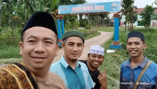 Four Men Display Friendship and Kungfu Skills in Desa Dusun Muud – AI Generated Video | Hailuo AI