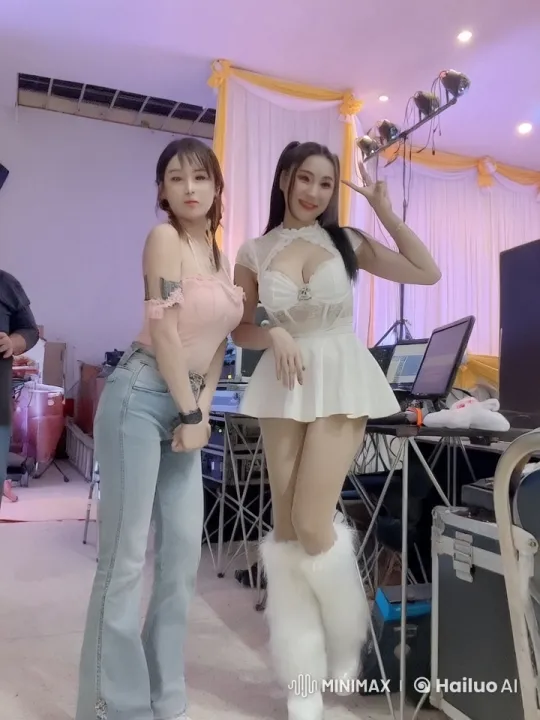 Dynamic Women's Martial Arts Performance on Stage – AI Generated Video | Hailuo AI