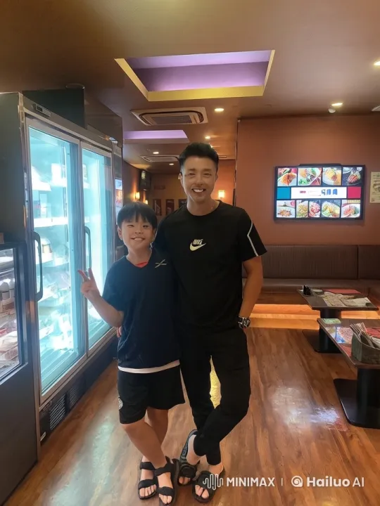 Cozy Restaurant: Young Boy and Elderly Man Perform Martial Arts – AI Generated Video | Hailuo AI