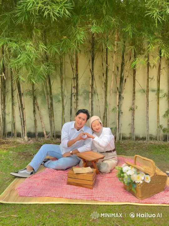 Peaceful Picnic Transforms into Kungfu Showdown in Garden – AI Generated Video | Hailuo AI