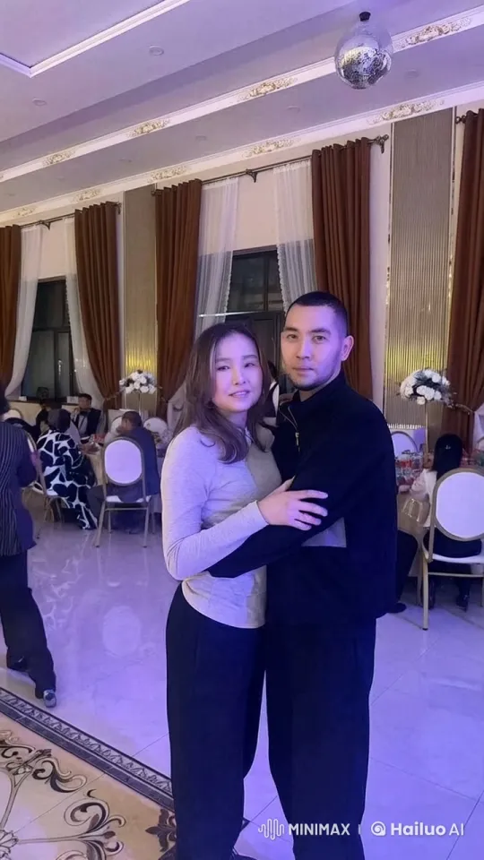 Kung Fu Sparring at Elegant Banquet Hall – AI Generated Video | Hailuo AI