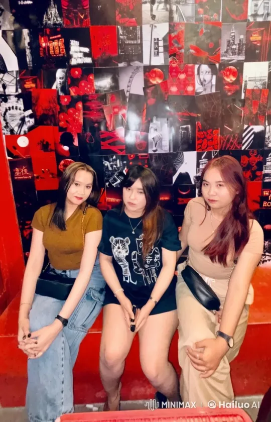 Friends Enjoy Kungfu Practice on Vibrant Wall Art – AI Generated Video | Hailuo AI