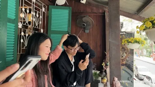 Cozy Outdoor Cafe Scene with Intimate Moment – AI Generated Video | Hailuo AI