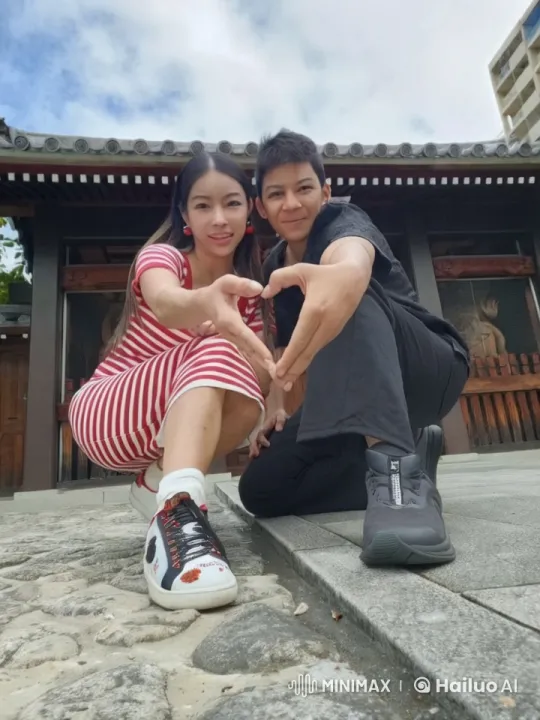 Couple Showcases Synchronized Kung Fu in Traditional Courtyard – AI Generated Video | Hailuo AI