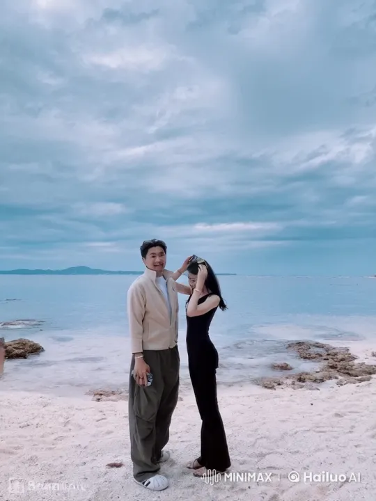 Intense Kung Fu Battle on a Calm Beach – AI Generated Video | Hailuo AI