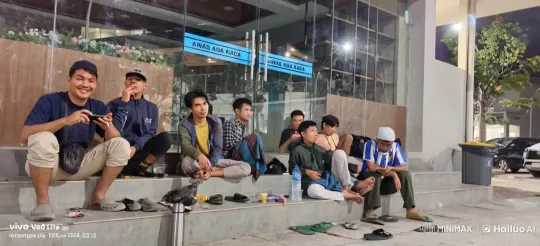 Nighttime Friendship: Playful Kung Fu on City Steps – AI Generated Video | Hailuo AI