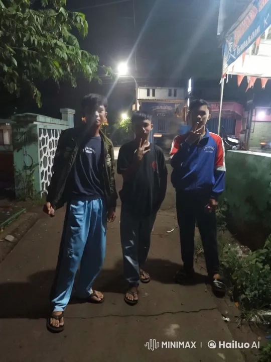 Young Men Practicing Kung Fu on a Night Street – AI Generated Video | Hailuo AI