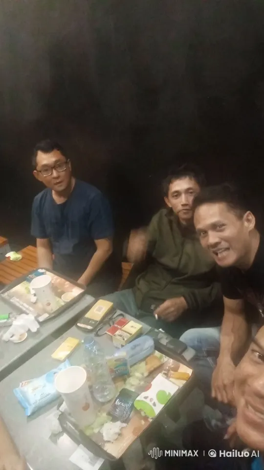 Friends Enjoying a Playful Kungfu Fight at a Table – AI Generated Video | Hailuo AI