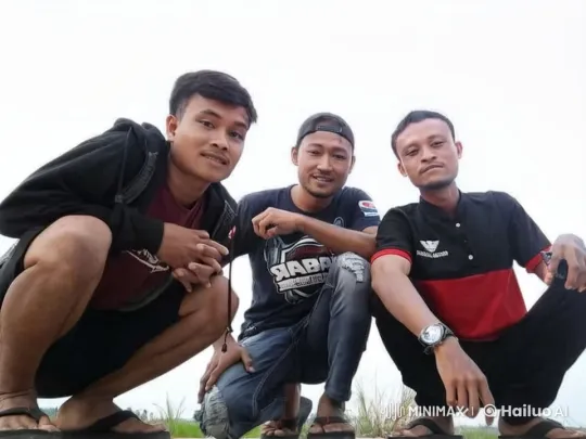 Young Men Practicing Dynamic Kung Fu in Outdoor Setting – AI Generated Video | Hailuo AI