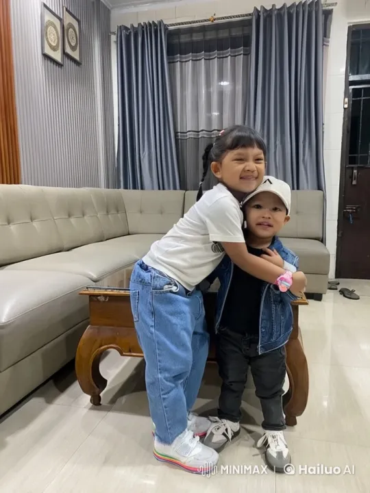 Young Children Practicing Kungfu in a Cozy Living Room – AI Generated Video | Hailuo AI