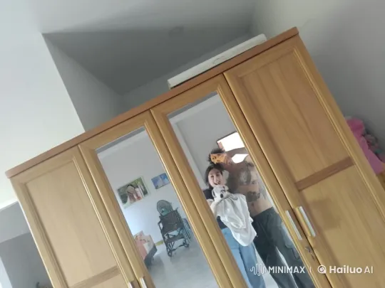 Kung Fu Practitioner Performs Techniques in Bedroom – AI Generated Video | Hailuo AI