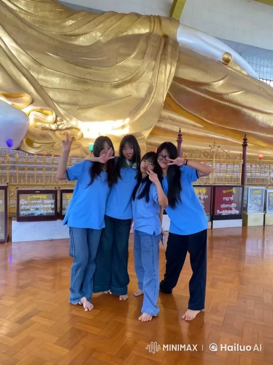 Casual Friends' Playful Kung Fu Display – AI Generated Video | Hailuo AI