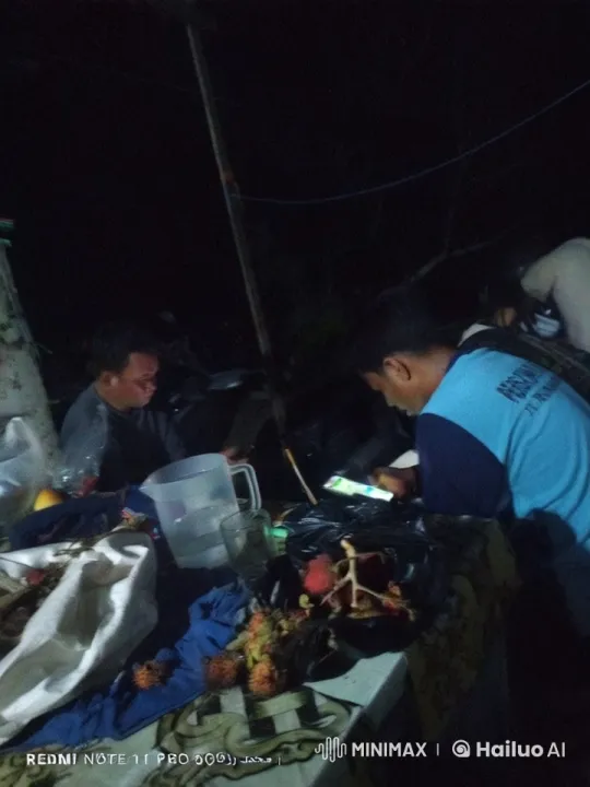 Night Gathering with Mobile Phone Cartoons – AI Generated Video | Hailuo AI