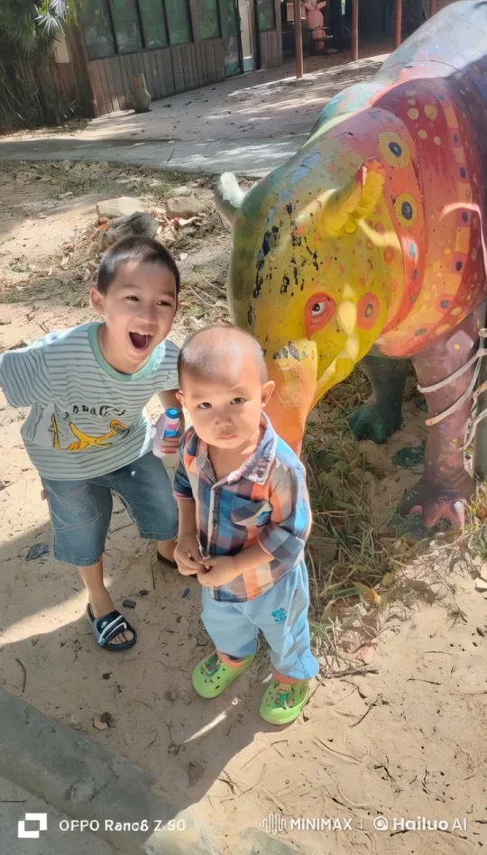 Children Enjoy Playful 'Fly Dance' by Artistic Statue – AI Generated Video | Hailuo AI