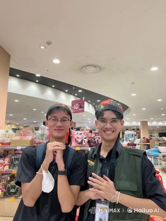 Dynamic Kungfu Fight in Bustling Shopping Mall – AI Generated Video | Hailuo AI