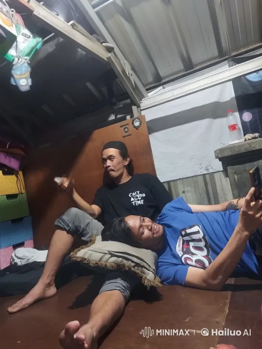Intense Kungfu Battle in a Cluttered Room – AI Generated Video | Hailuo AI