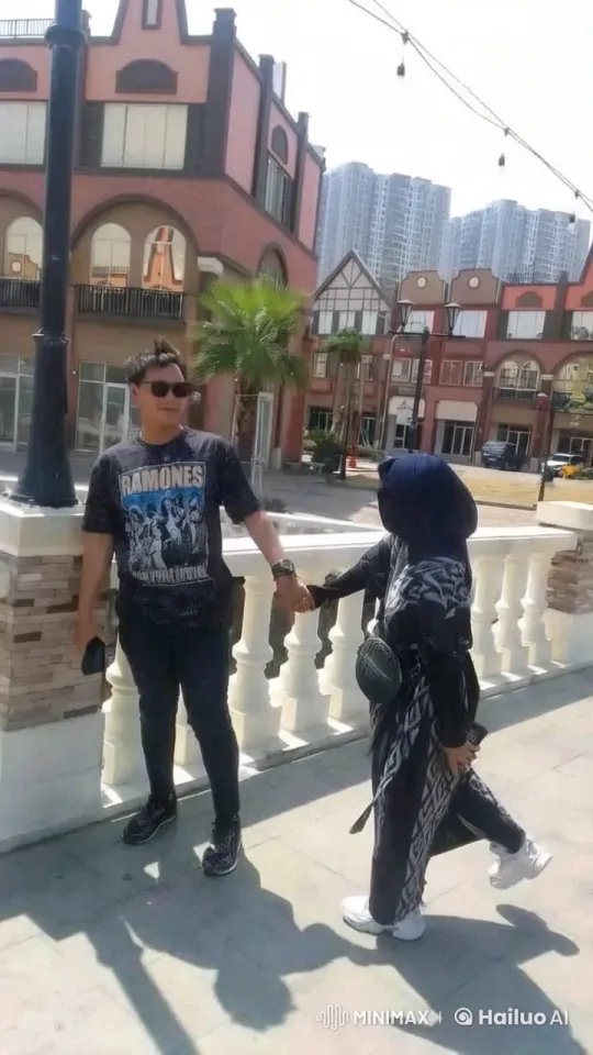 Urban Kungfu Sparring in European-Style Setting – AI Generated Video | Hailuo AI