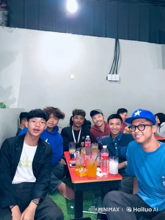Young Kungfu Practitioners Showcase Skills in Cozy Setting – AI Generated Video | Hailuo AI