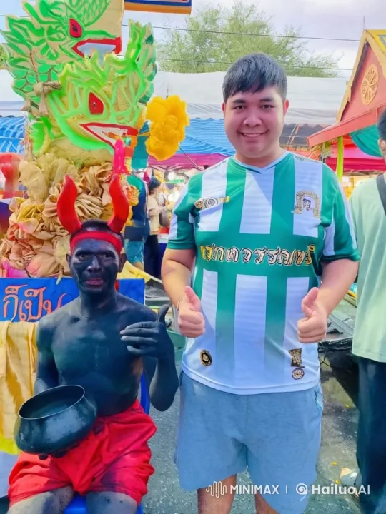 Street Festival: Kung Fu Performance with Festive Flair – AI Generated Video | Hailuo AI