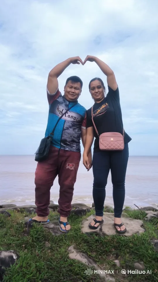 Couple's Intense Beachfront Kungfu Fight Scene – AI Generated Video | Hailuo AI