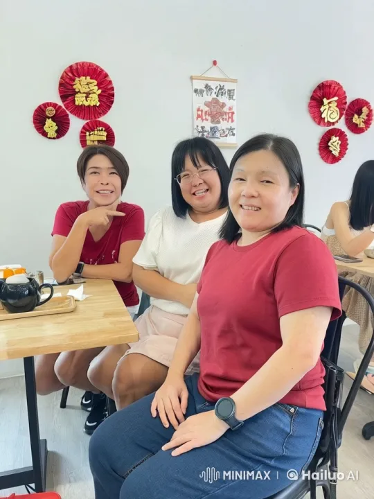 Cafe Friends Turn into Kung Fu Fighters – AI Generated Video | Hailuo AI