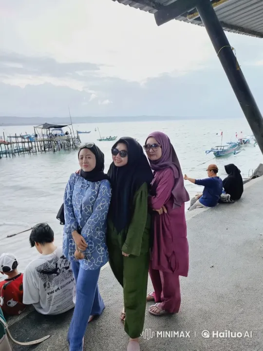 Women Perform Impressive Kung Fu at Seaside – AI Generated Video | Hailuo AI