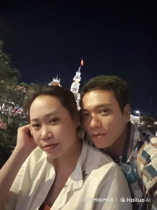 Couple's Playful Martial Arts Display with Nighttime Ambiance – AI Generated Video | Hailuo AI