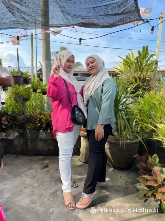 Two Hijabi Women Engage in Skilled Kungfu Fight – AI Generated Video | Hailuo AI
