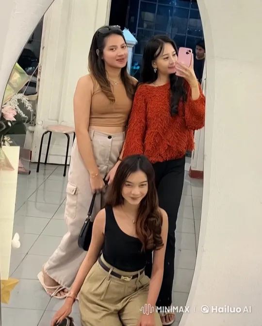 Friends Enjoy Playful Kungfu Exchange and Bonding Moments – AI Generated Video | Hailuo AI