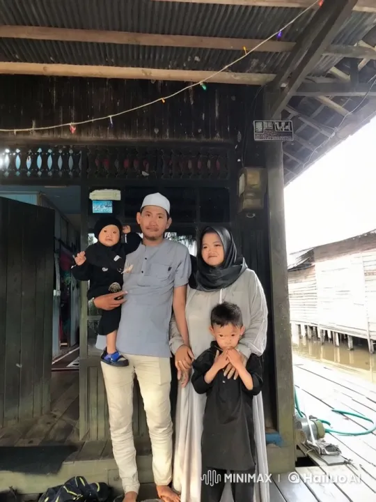 Family Demonstrates Kung Fu in Front of Traditional House – AI Generated Video | Hailuo AI