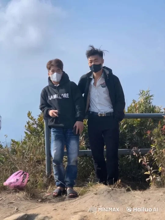 Young Men Enjoy Spontaneous Kung Fu Session – AI Generated Video | Hailuo AI